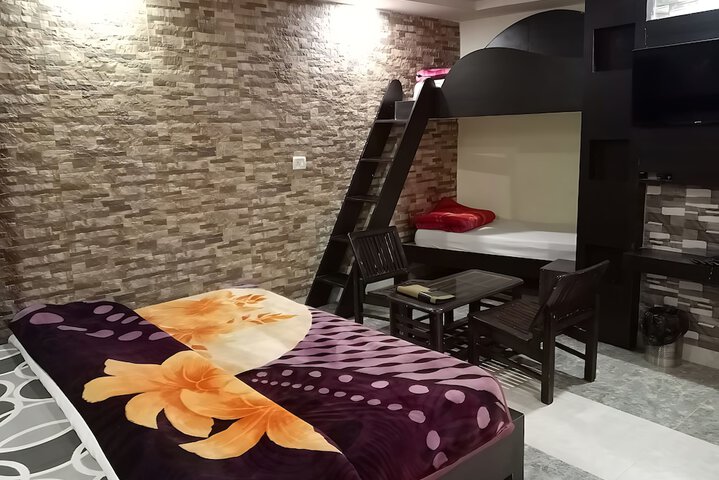 Room 19 of 82