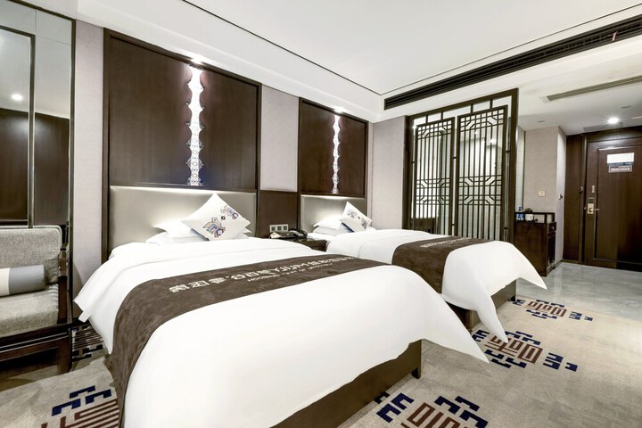 Room 10 of 27