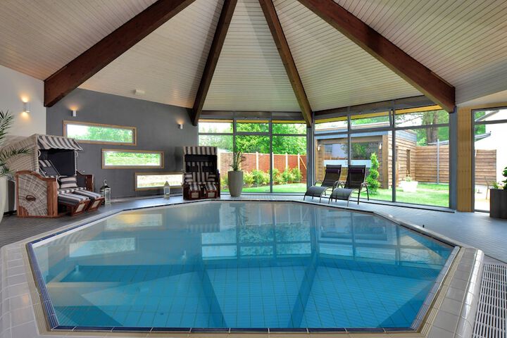 Pool Hotel