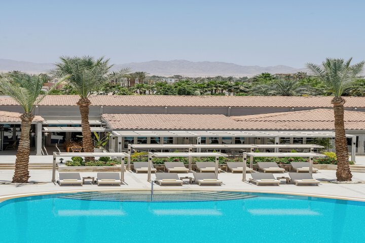 Hotel Pool