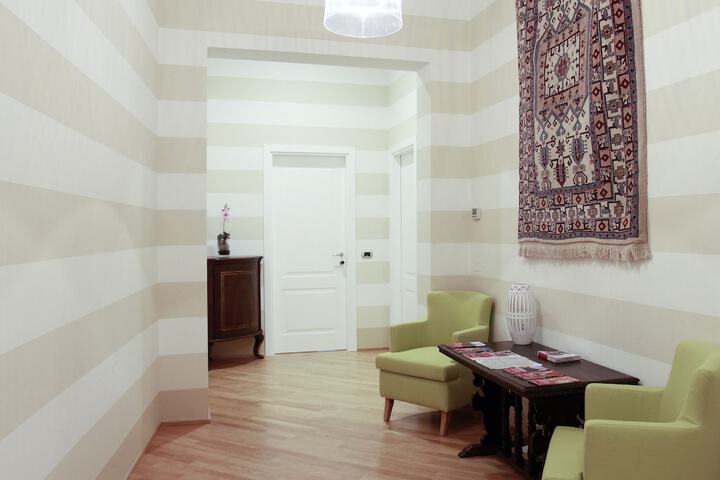 Lounge 35 of 60