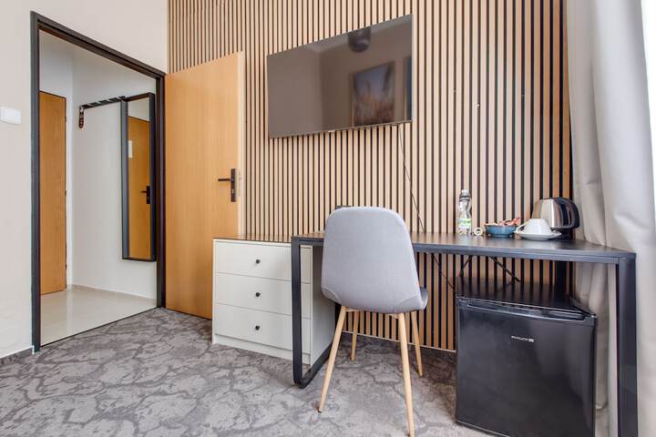 Room 28 of 115