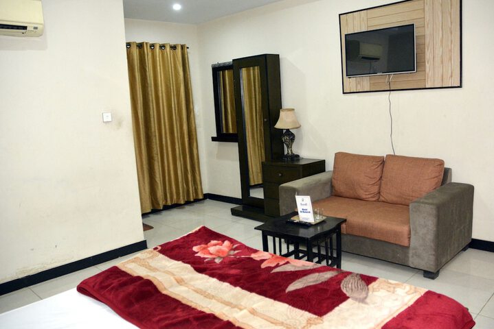 Room 4 of 24
