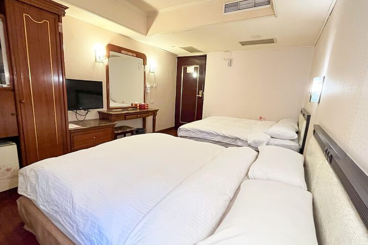 Room 12 of 40