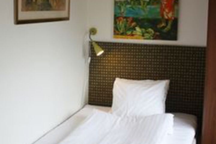 Room 26 of 43
