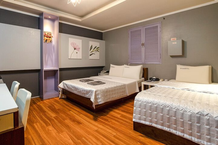 Room 18 of 21