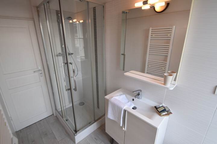 Room 12 of 26