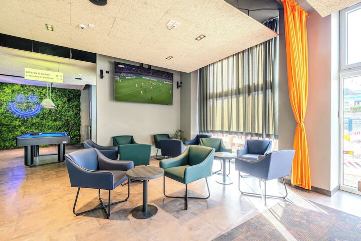 Entrance & Lobby