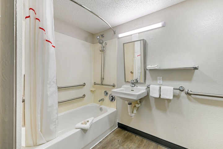ADA Accessible Standard King (22 of 24)