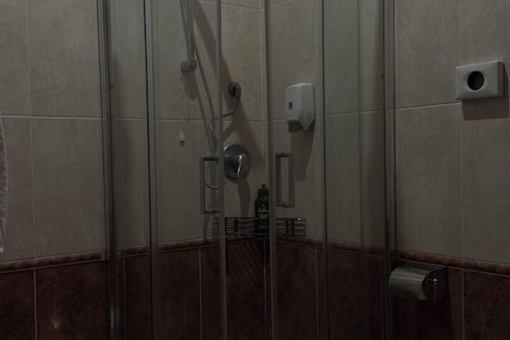 Room 9 of 17