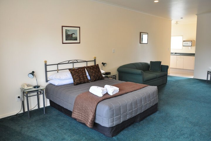 Room 10 of 32