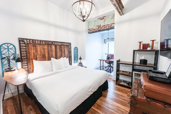 Room 4 of 24
