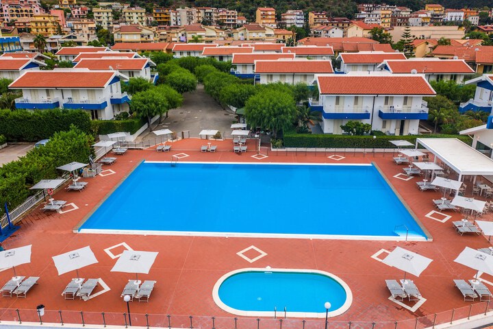 Hotel Pool