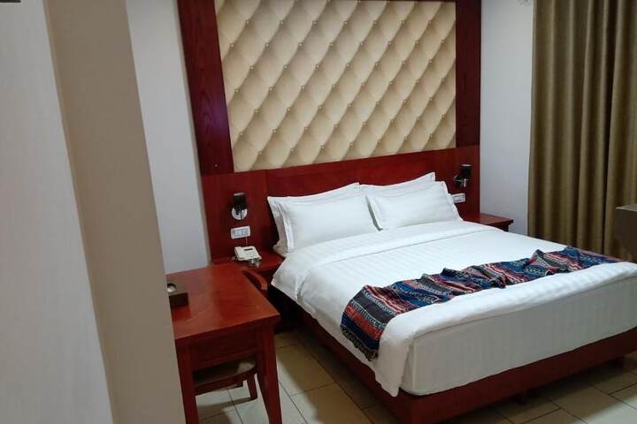 Room 5 of 14