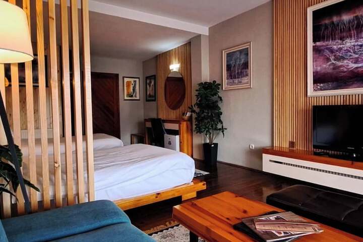Room 6 of 47