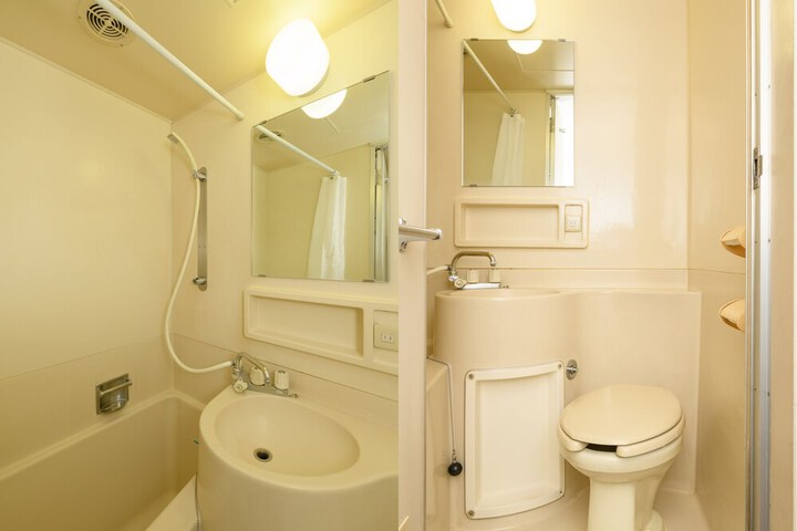 Room 16 of 47