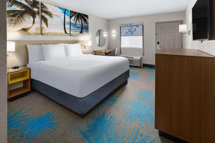 1 King Bed Mobility Accessible (4 of 11)