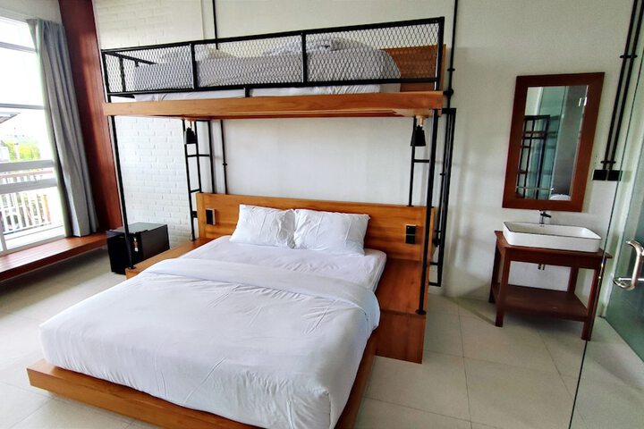 Room 9 of 31