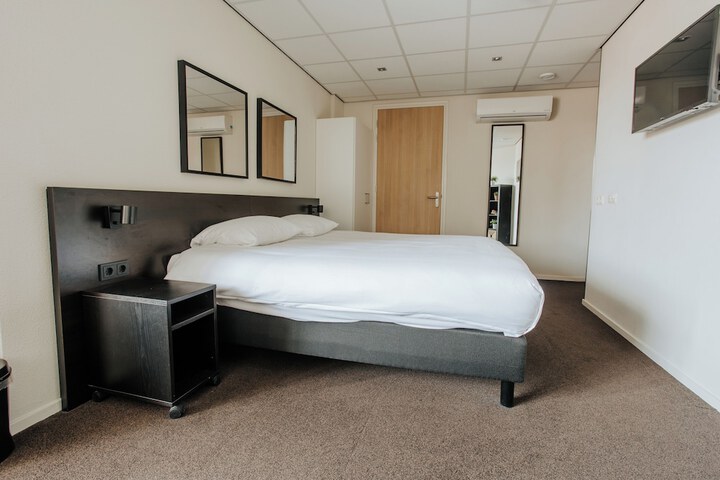 Room 12 of 67