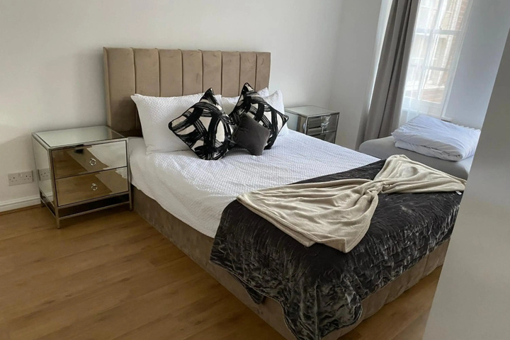 Room 2 of 17