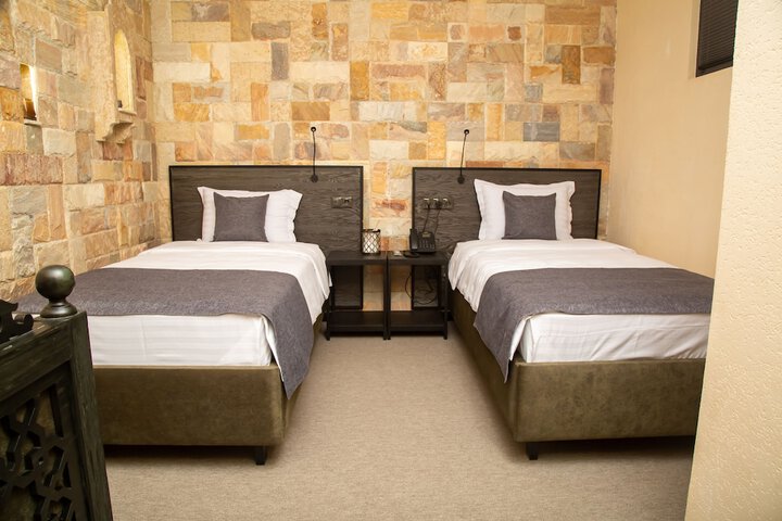Room 4 of 36