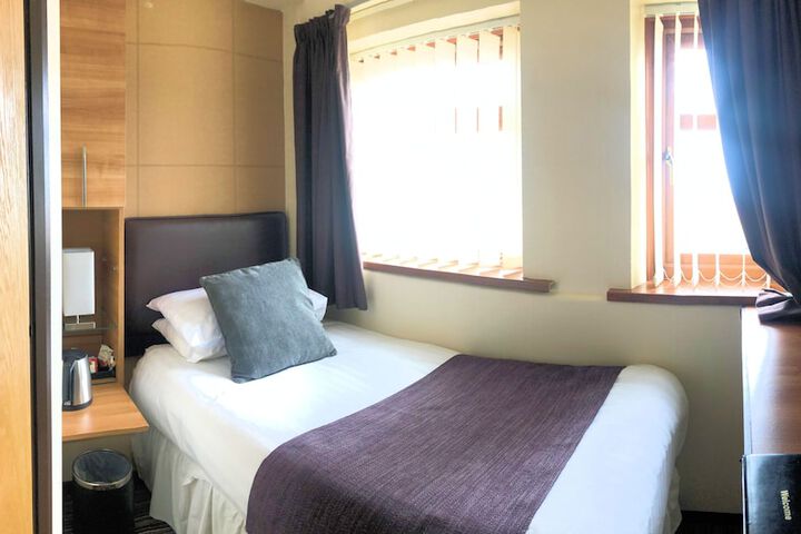 Room 3 of 27