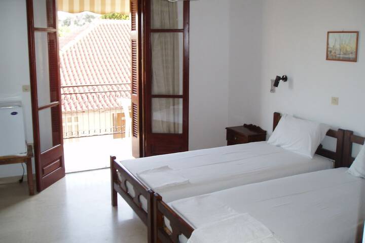 Room 3 of 68