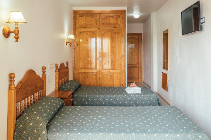 Room 12 of 35