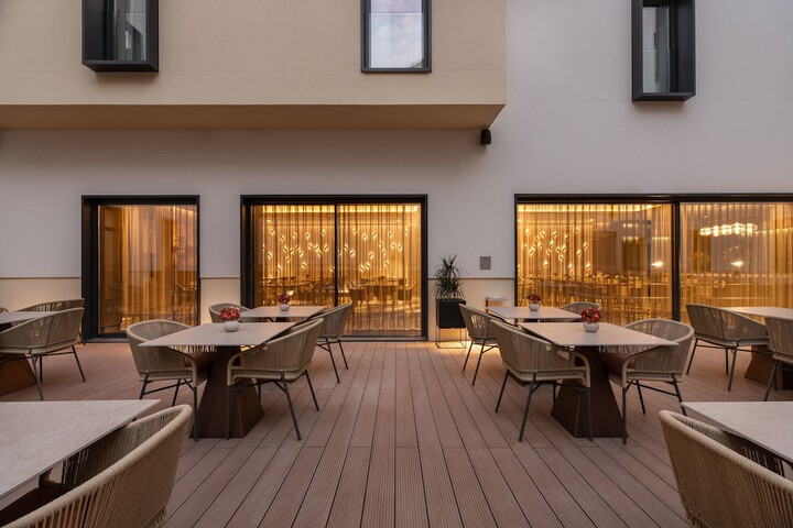 Hotel Exterior 72 of 75