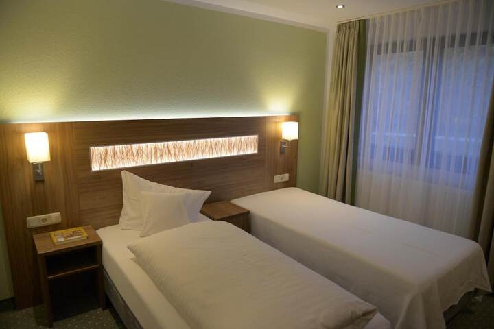 Room 8 of 27