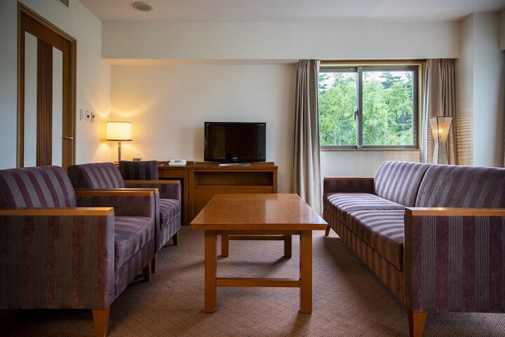 Room 43 of 147
