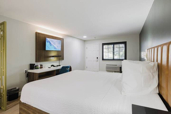 Room 7 of 60