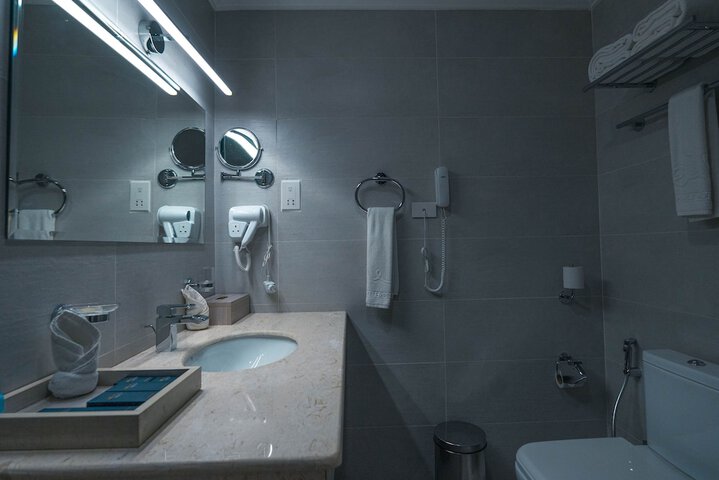 Room 46 of 76