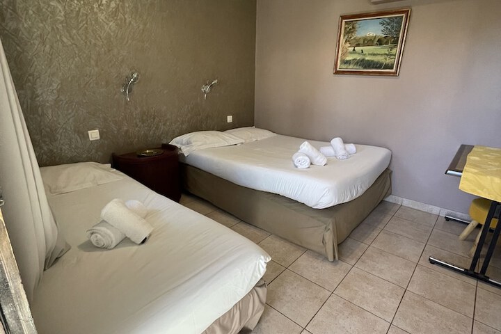 Room 6 of 38