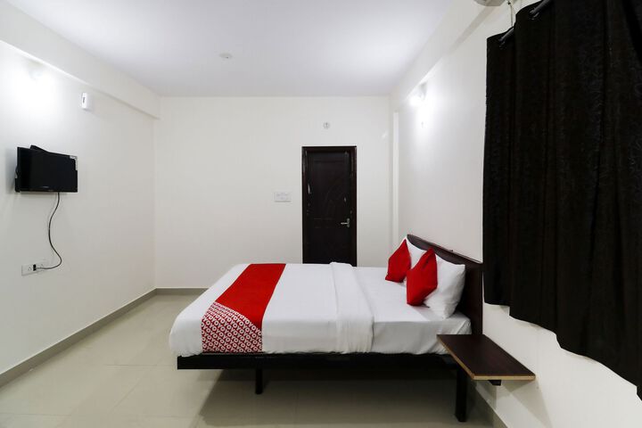 Room 10 of 18
