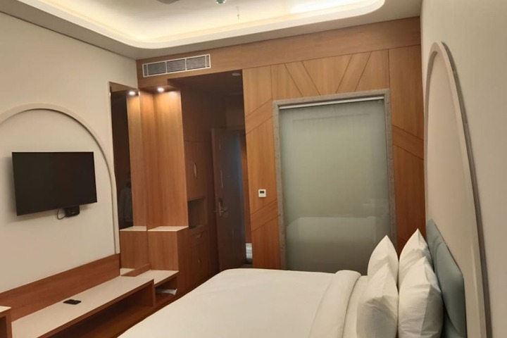 Room 9 of 29