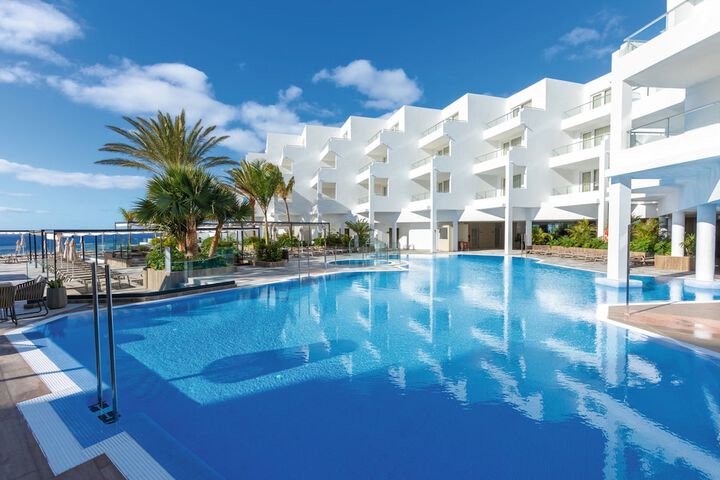 Hotel with Pool