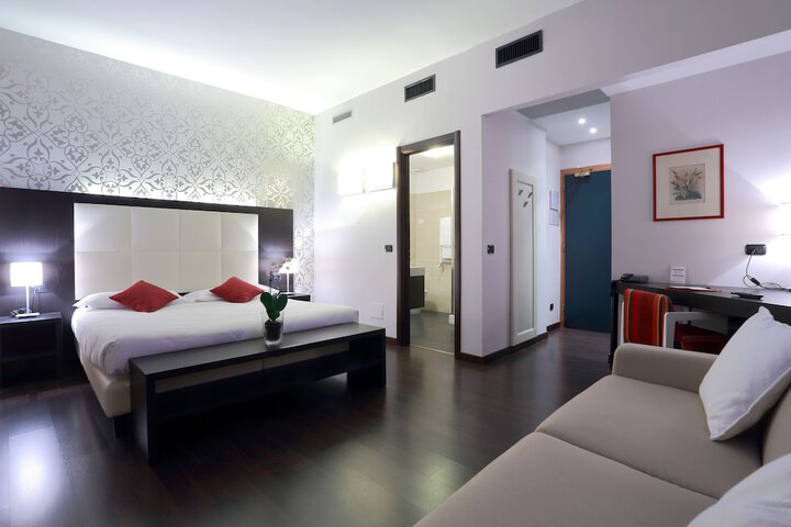 Room 6 of 31