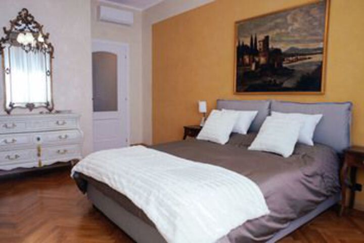 Room 10 of 22