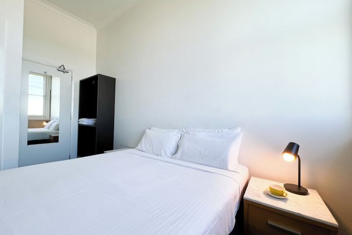 Room 12 of 27