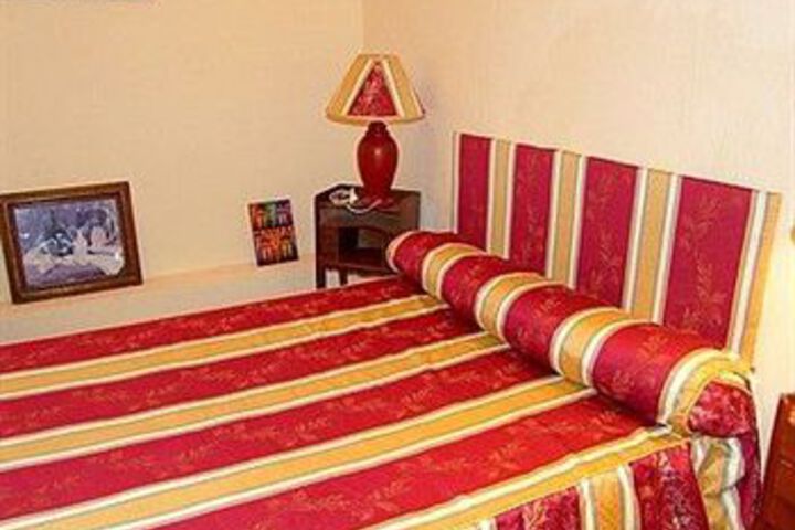 Room 32 of 49