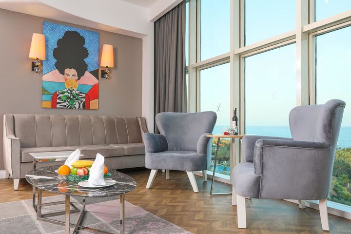 Room 76 of 280