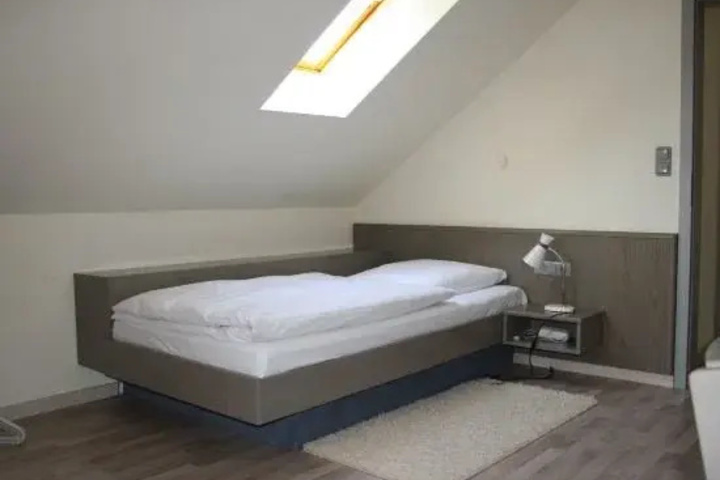 Room 3 of 10