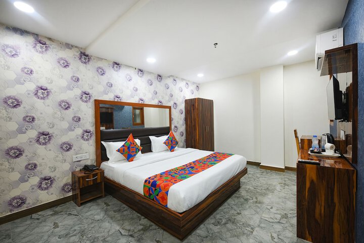 Fabhotel Mona Continental