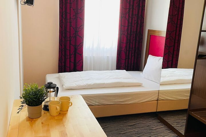 Room 27 of 61