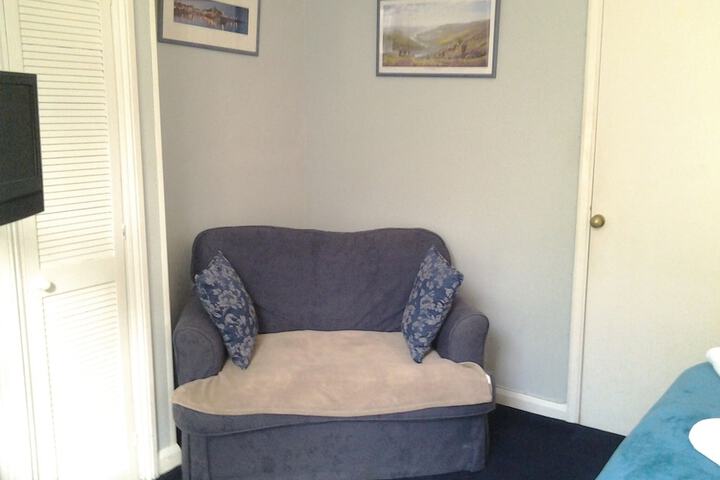 Room 25 of 37