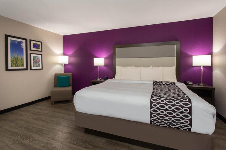 1 Queen Bed Mobility Accessible (1 of 8)