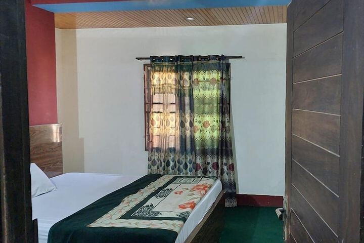 Room 7 of 10