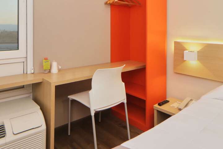 Room 16 of 42