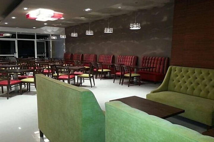 Lounge 39 of 52